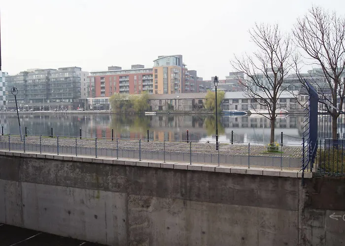 Hotel The Waterside In Dublin